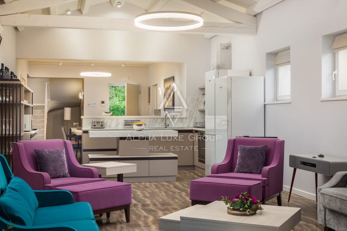 Istra, Svetvinčenat: Prostrana vila z bazenom in razgledom