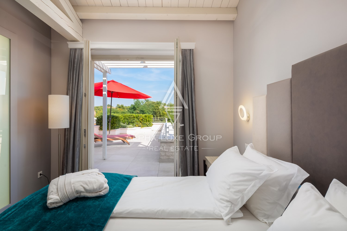 Istra, Svetvinčenat: Prostrana vila z bazenom in razgledom