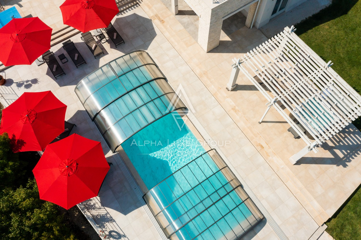 Istra, Svetvinčenat: Prostrana vila z bazenom in razgledom