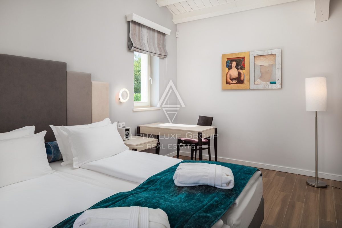 Istra, Svetvinčenat: Prostrana vila z bazenom in razgledom