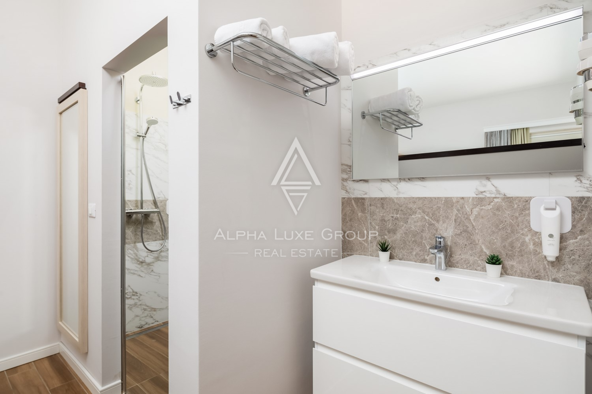 Istra, Svetvinčenat: Prostrana vila z bazenom in razgledom