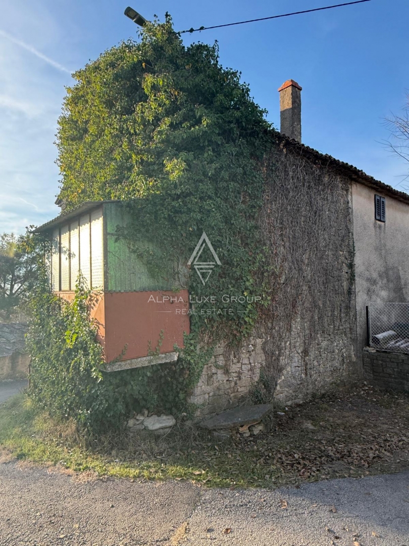 Istra, Krasica: Kamnita hiša s pogledom na morje