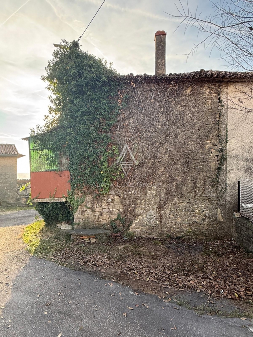 Istra, Krasica: Kamnita hiša s pogledom na morje