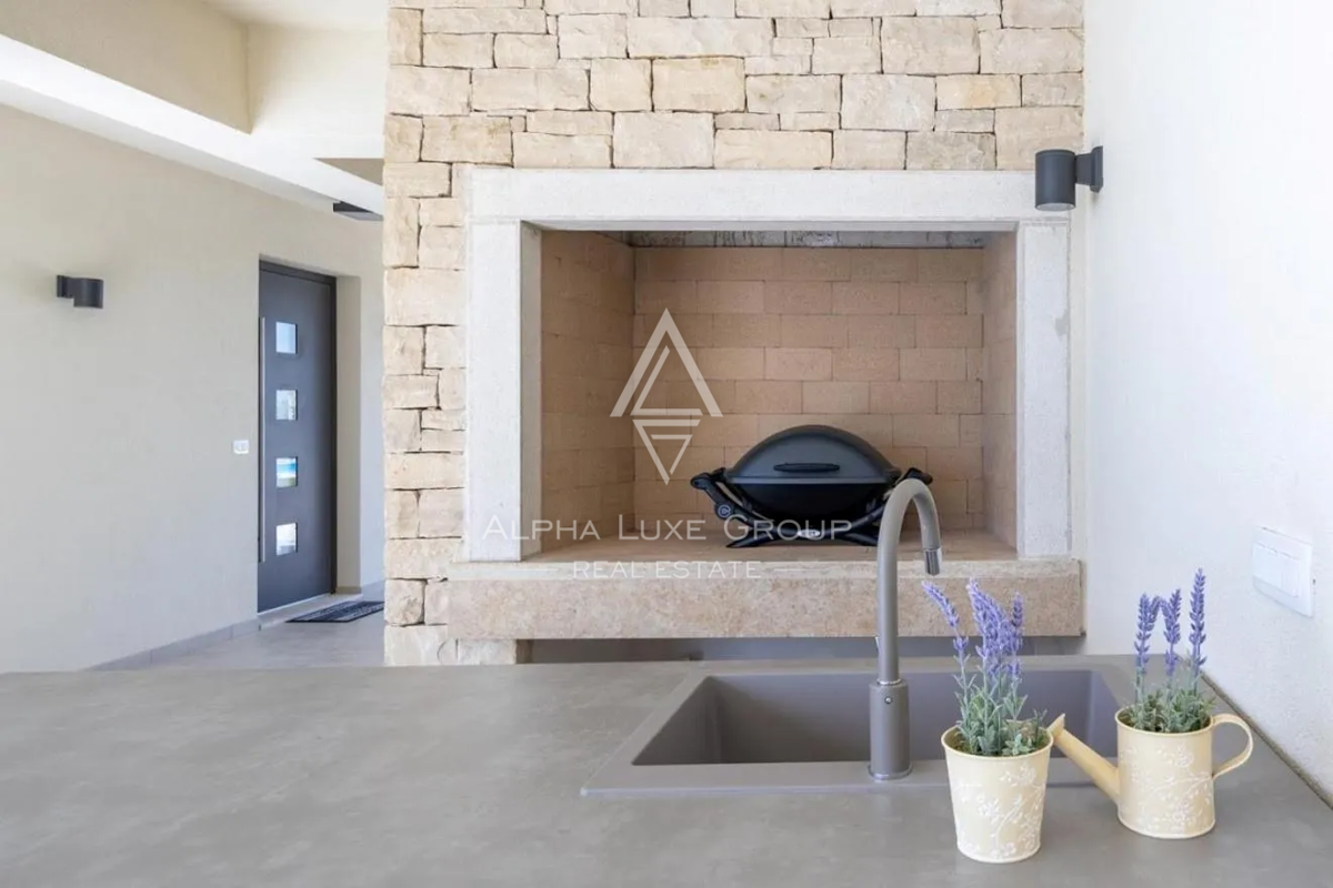 Istra, Brtonigla: Luksuzna vila s pogledom na morje