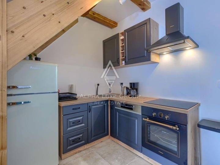 Istra, Poreč – Prenovljena kamnita hiša z jacuzzijem na prodaj