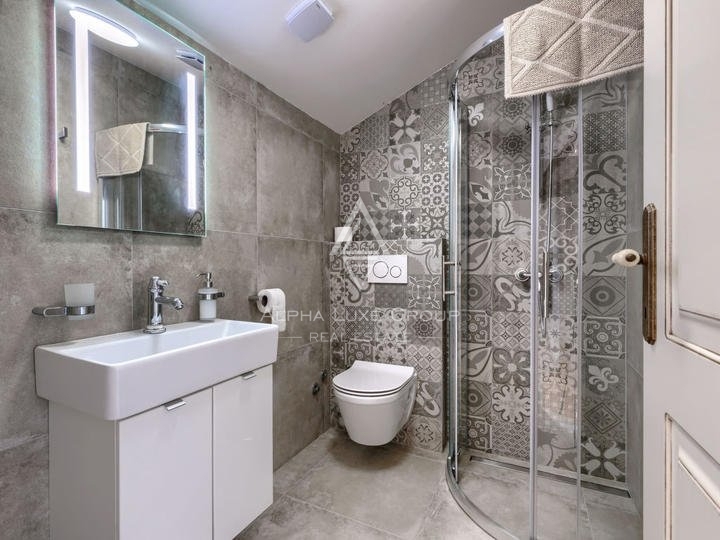 Istra, Poreč – Prenovljena kamnita hiša z jacuzzijem na prodaj