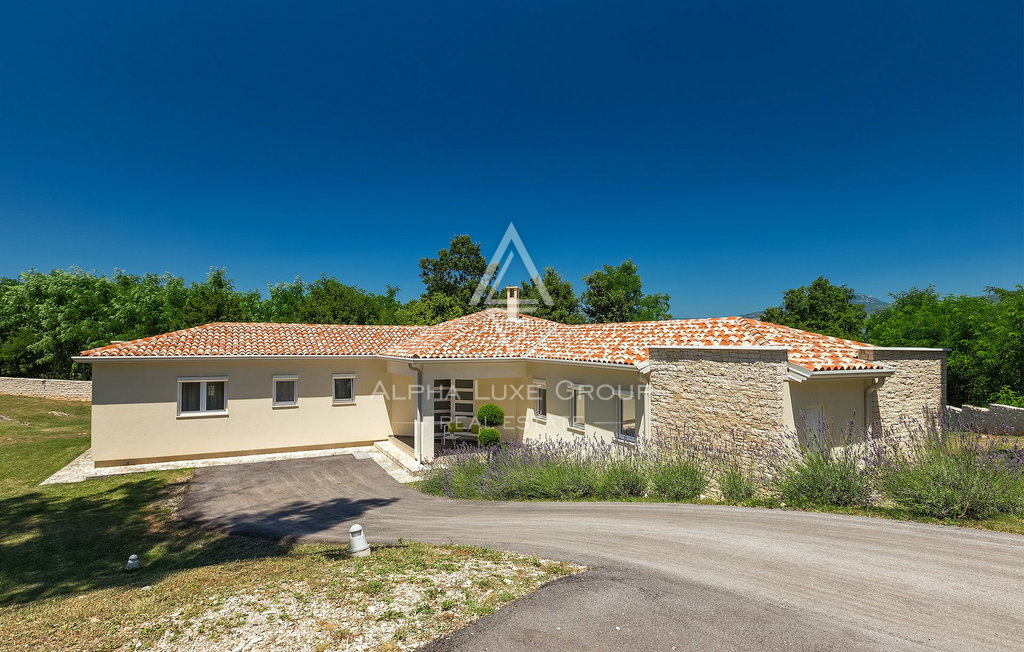 Istra, Kršan: Moderna hiša z bazenom in intimo