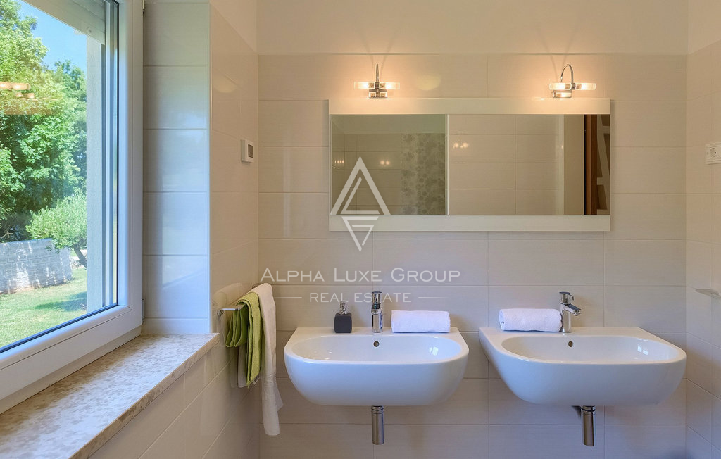 Istra, Kršan: Moderna hiša z bazenom in intimo