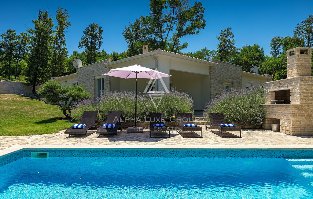 Istra, Kršan: Moderna hiša z bazenom in intimo