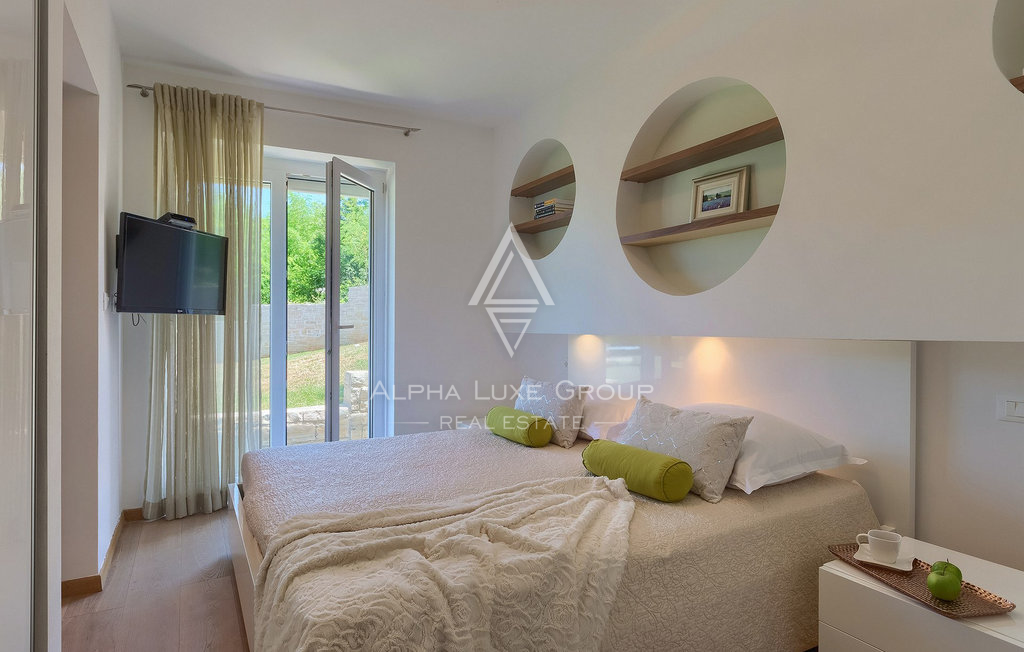 Istra, Kršan: Moderna hiša z bazenom in intimo