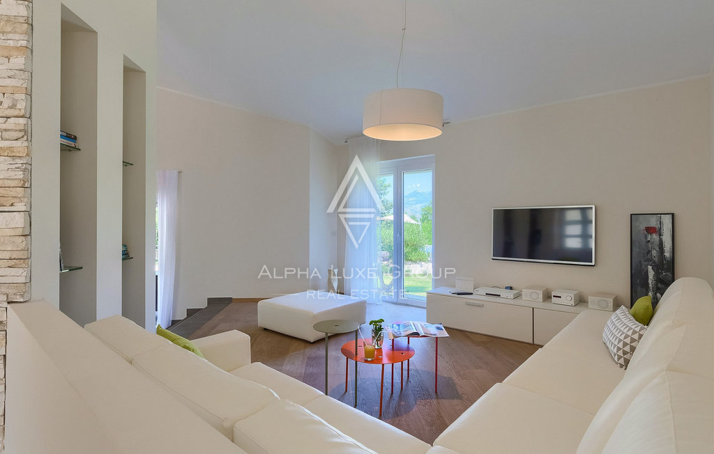 Istra, Kršan: Moderna hiša z bazenom in intimo