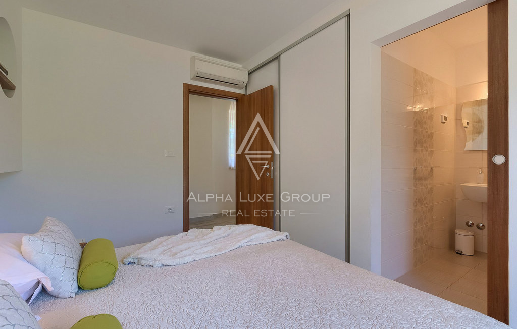 Istra, Kršan: Moderna hiša z bazenom in intimo