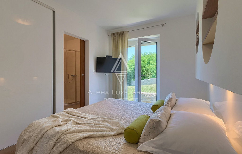 Istra, Kršan: Moderna hiša z bazenom in intimo