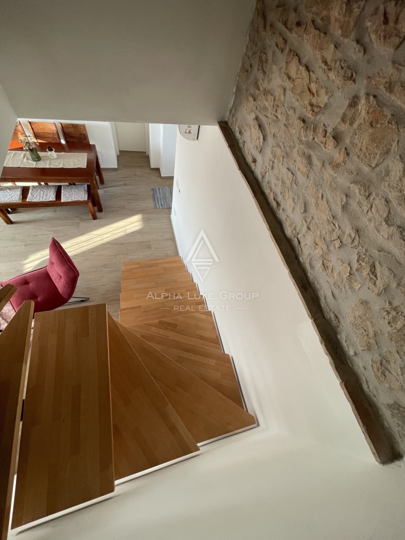 Istra, Kaštelir, Vrstna hiša s pogledom na morje naprodaj