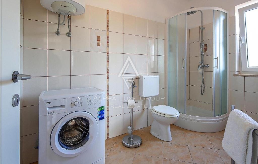 Istra, Umag, Prostorna počitniška hiša z bazenom in wellness vsebinami