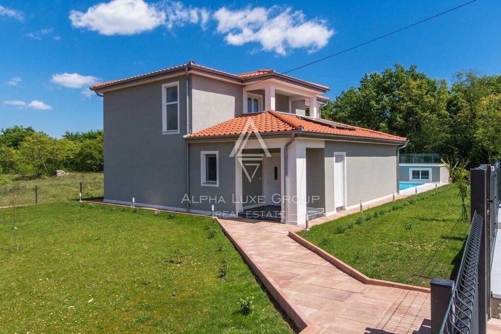 Istra, Labin, Moderna vila z bazenom v mirni vasi
