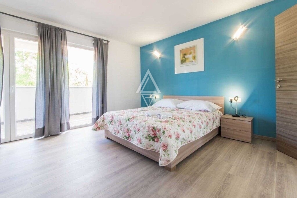 Istra, Labin, Moderna vila z bazenom v mirni vasi