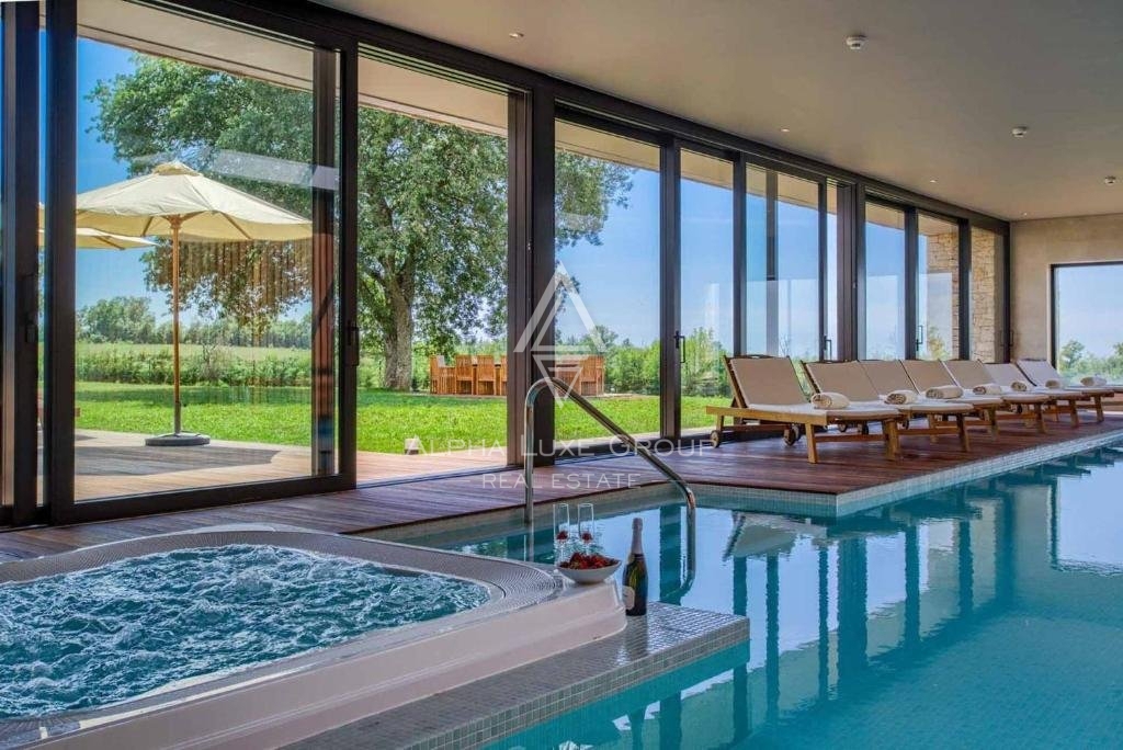 Istra, Poreč – Luksuzna vila z notranjim bazenom in wellnessom na prodaj