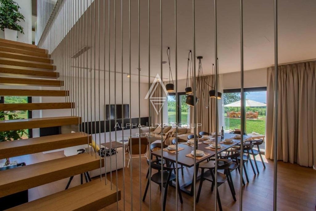 Istra, Poreč – Luksuzna vila z notranjim bazenom in wellnessom na prodaj