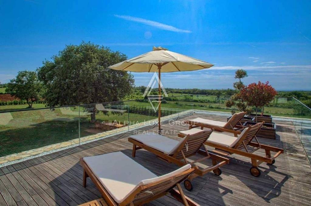 Istra, Poreč – Luksuzna vila z notranjim bazenom in wellnessom na prodaj
