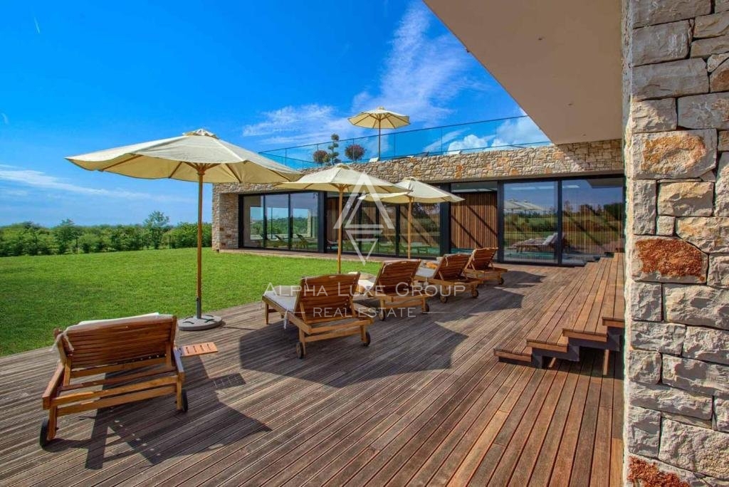 Istra, Poreč – Luksuzna vila z notranjim bazenom in wellnessom na prodaj