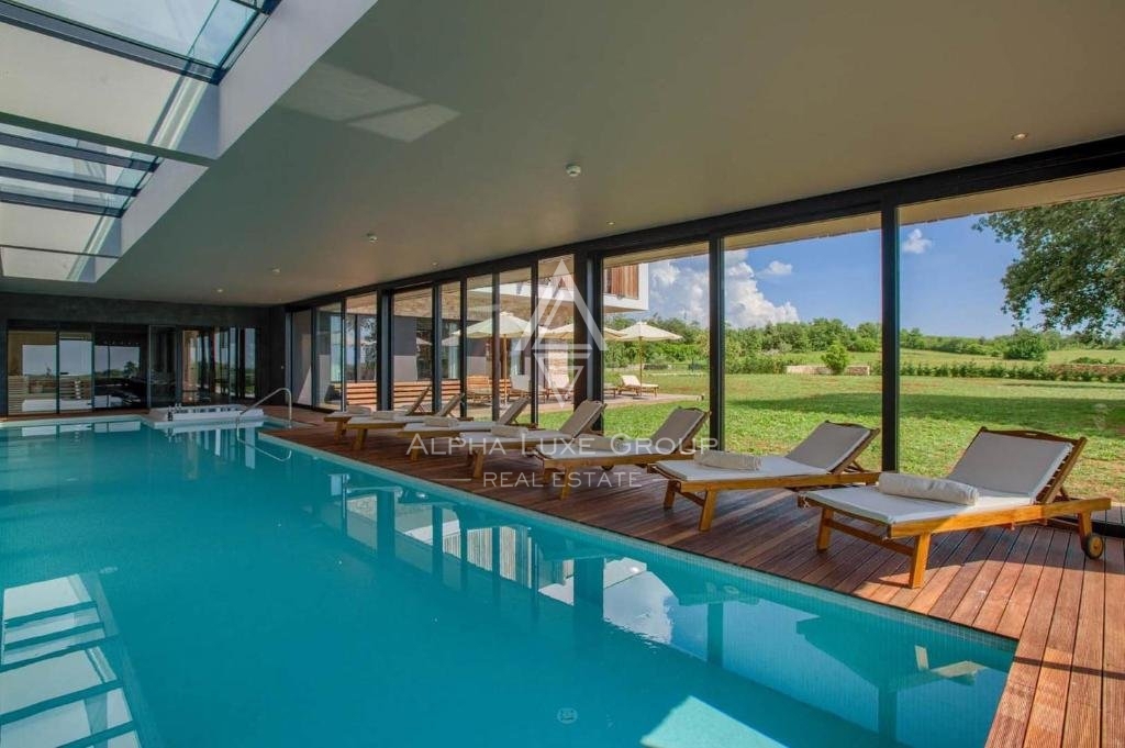 Istra, Poreč – Luksuzna vila z notranjim bazenom in wellnessom na prodaj