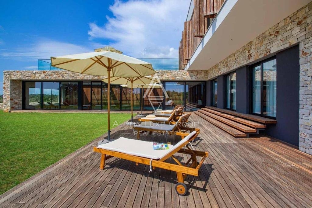 Istra, Poreč – Luksuzna vila z notranjim bazenom in wellnessom na prodaj