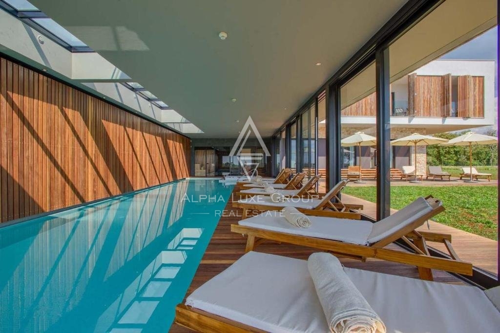 Istra, Poreč – Luksuzna vila z notranjim bazenom in wellnessom na prodaj