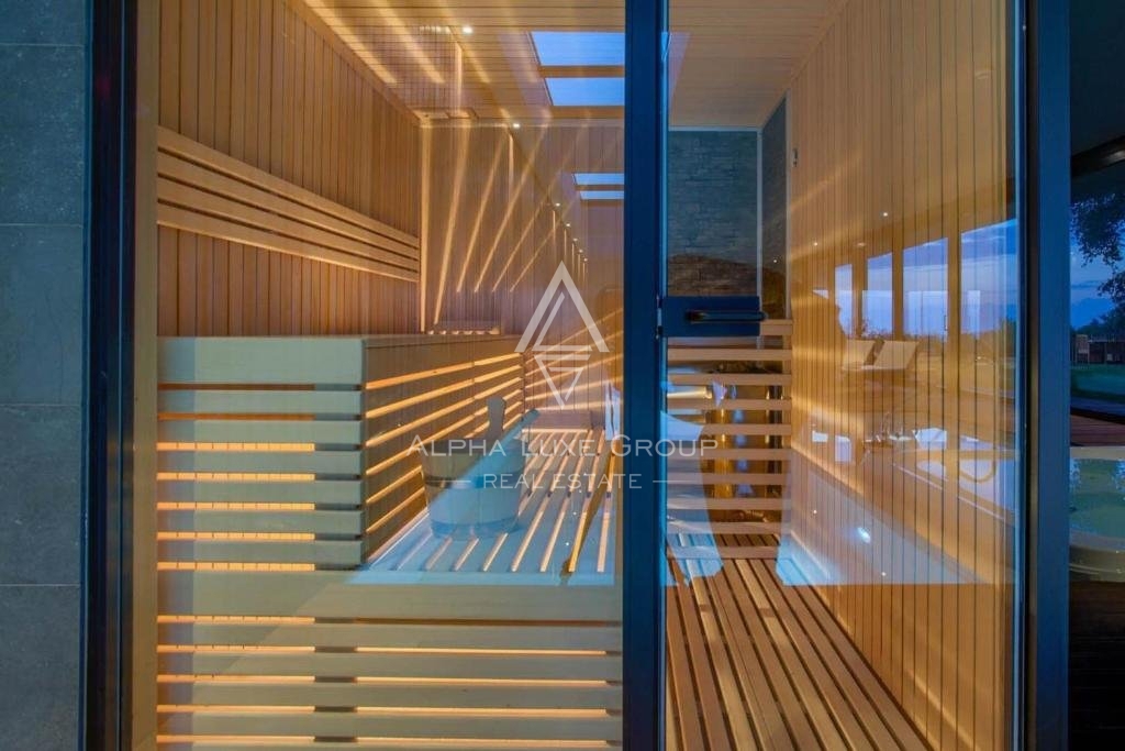 Istra, Poreč – Luksuzna vila z notranjim bazenom in wellnessom na prodaj