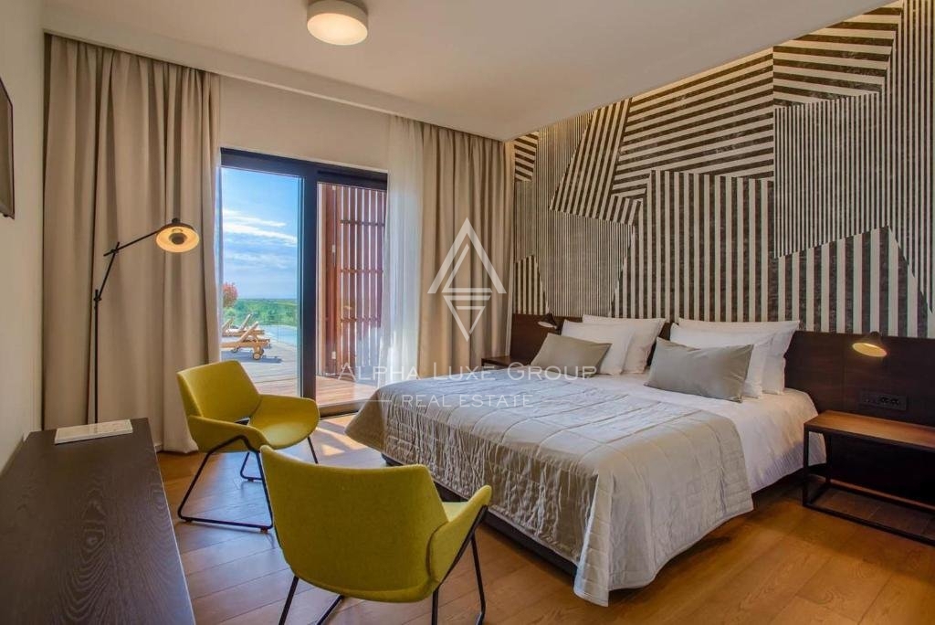 Istra, Poreč – Luksuzna vila z notranjim bazenom in wellnessom na prodaj