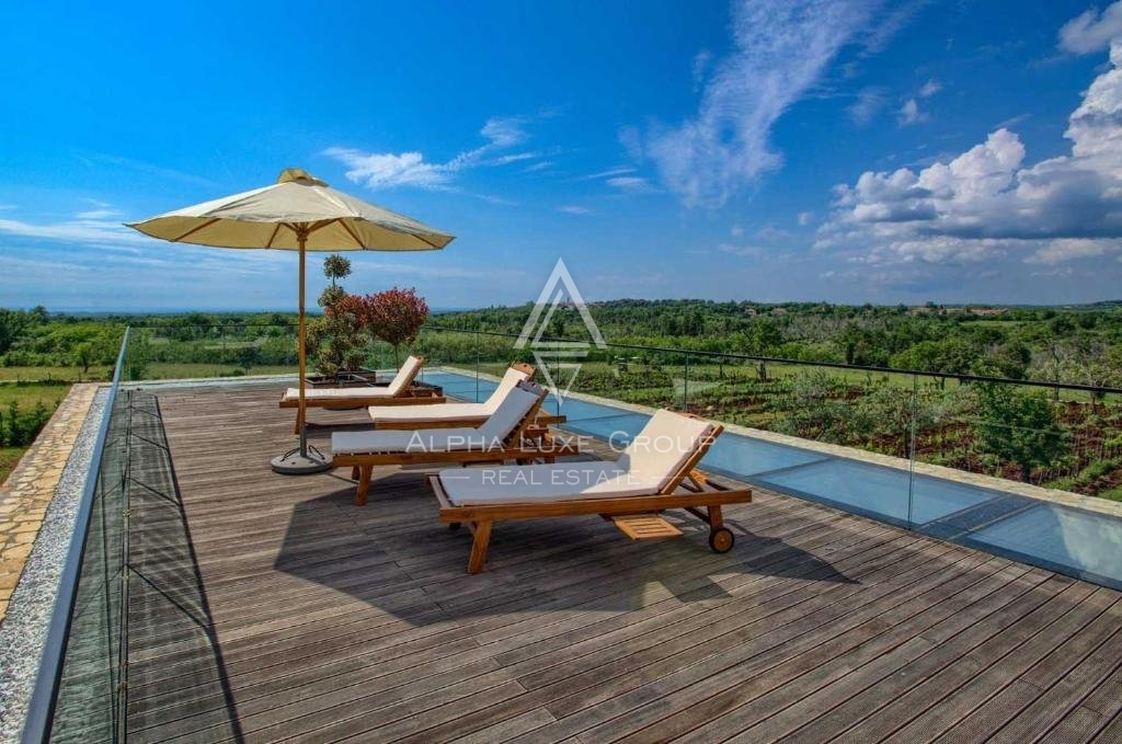 Istra, Poreč – Luksuzna vila z notranjim bazenom in wellnessom na prodaj