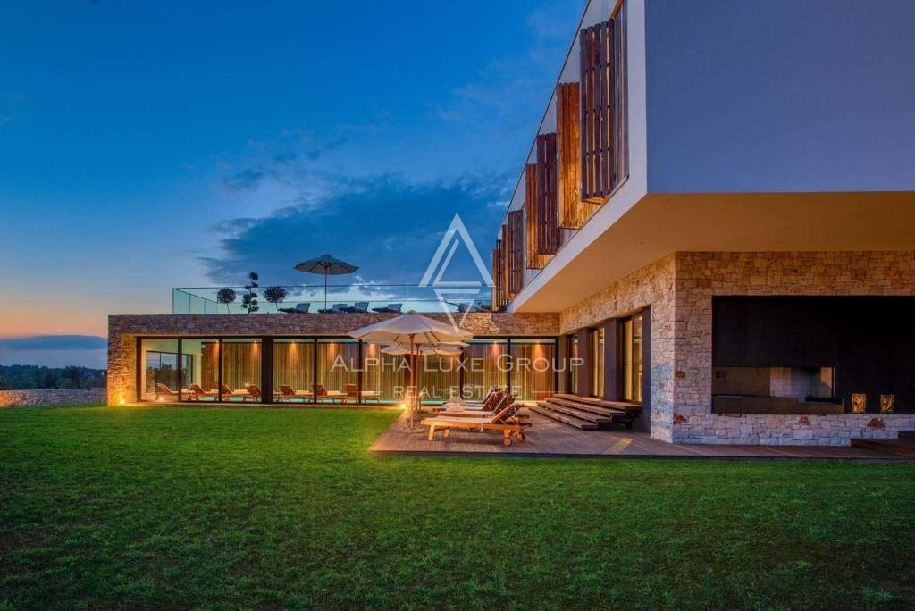 Istra, Poreč – Luksuzna vila z notranjim bazenom in wellnessom na prodaj