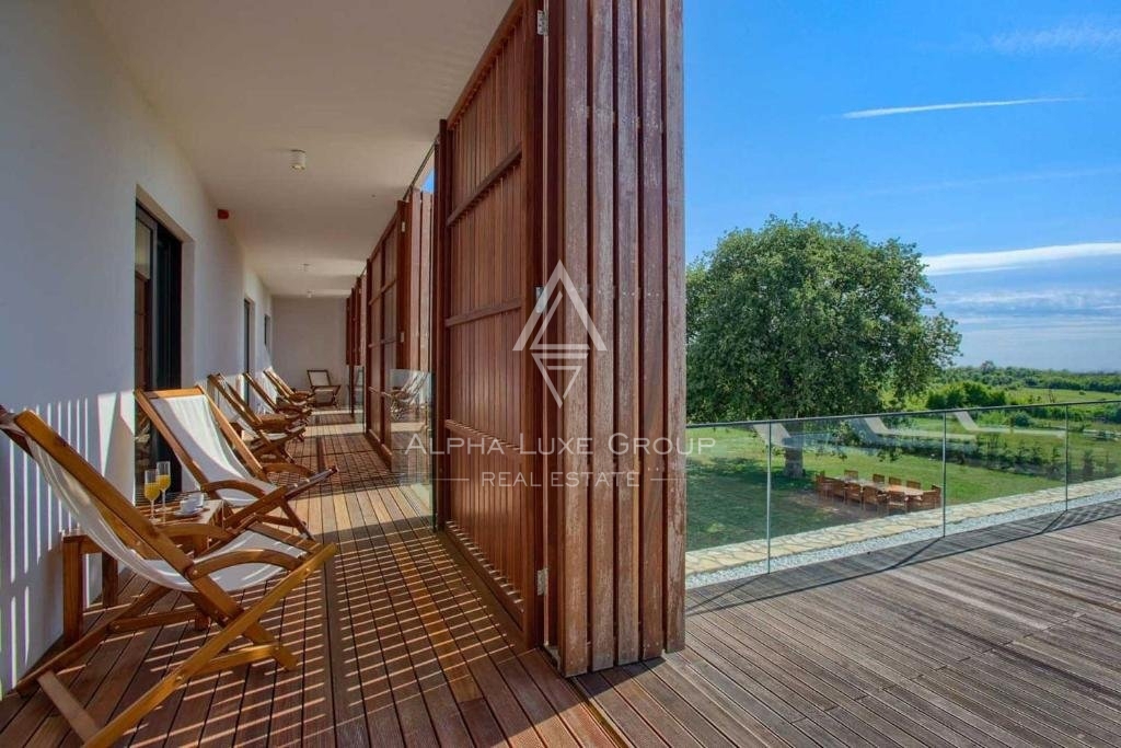 Istra, Poreč – Luksuzna vila z notranjim bazenom in wellnessom na prodaj