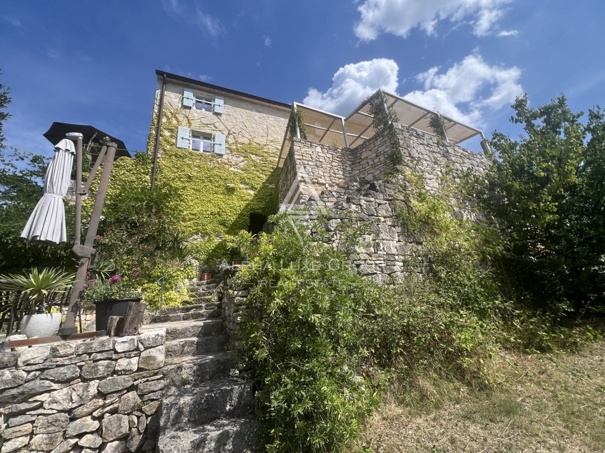 Buje, Istra: Čudovita kamnita vila s panoramskim razgledom naprodaj