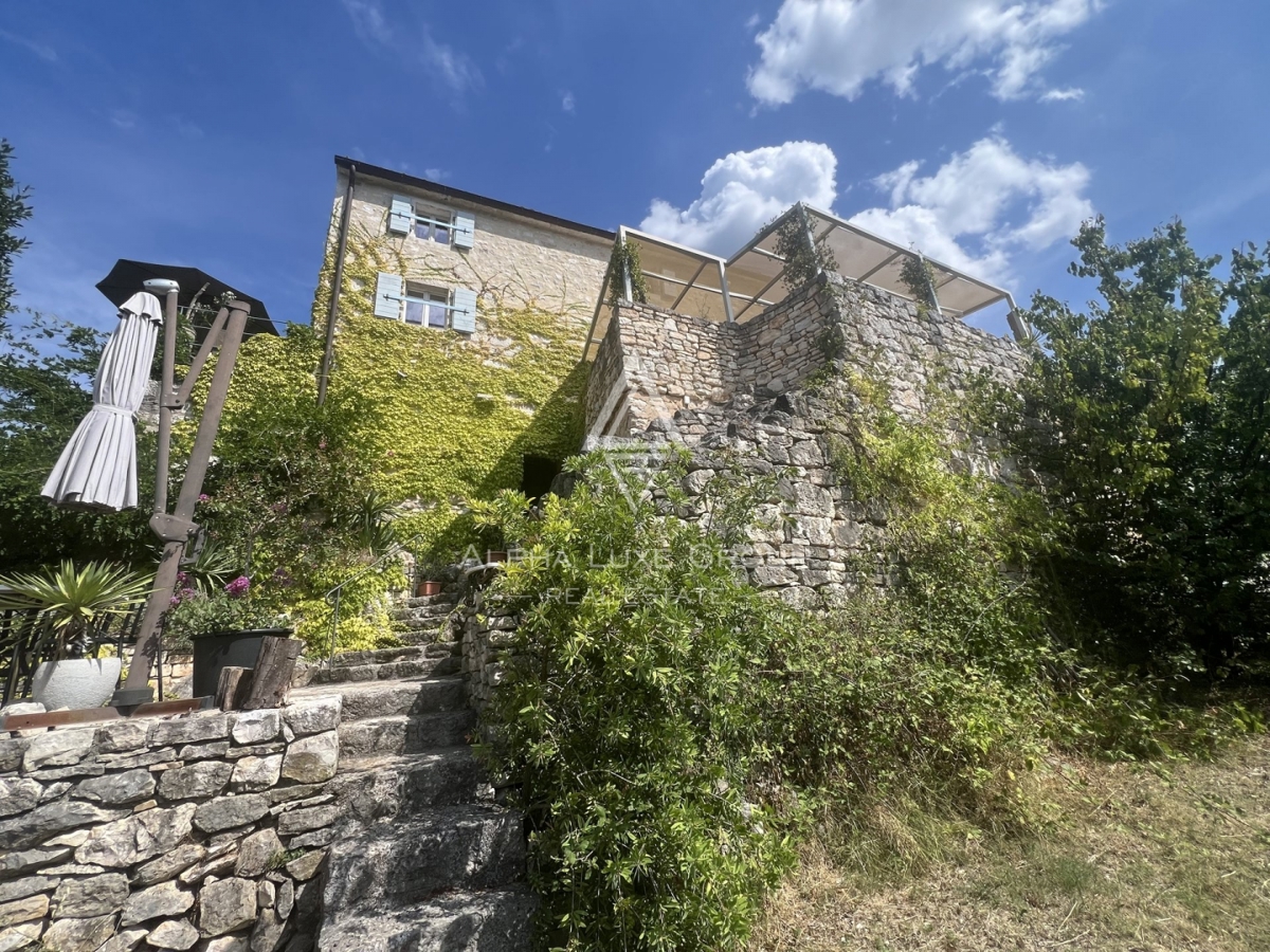 Buje, Istra: Čudovita kamnita vila s panoramskim razgledom naprodaj