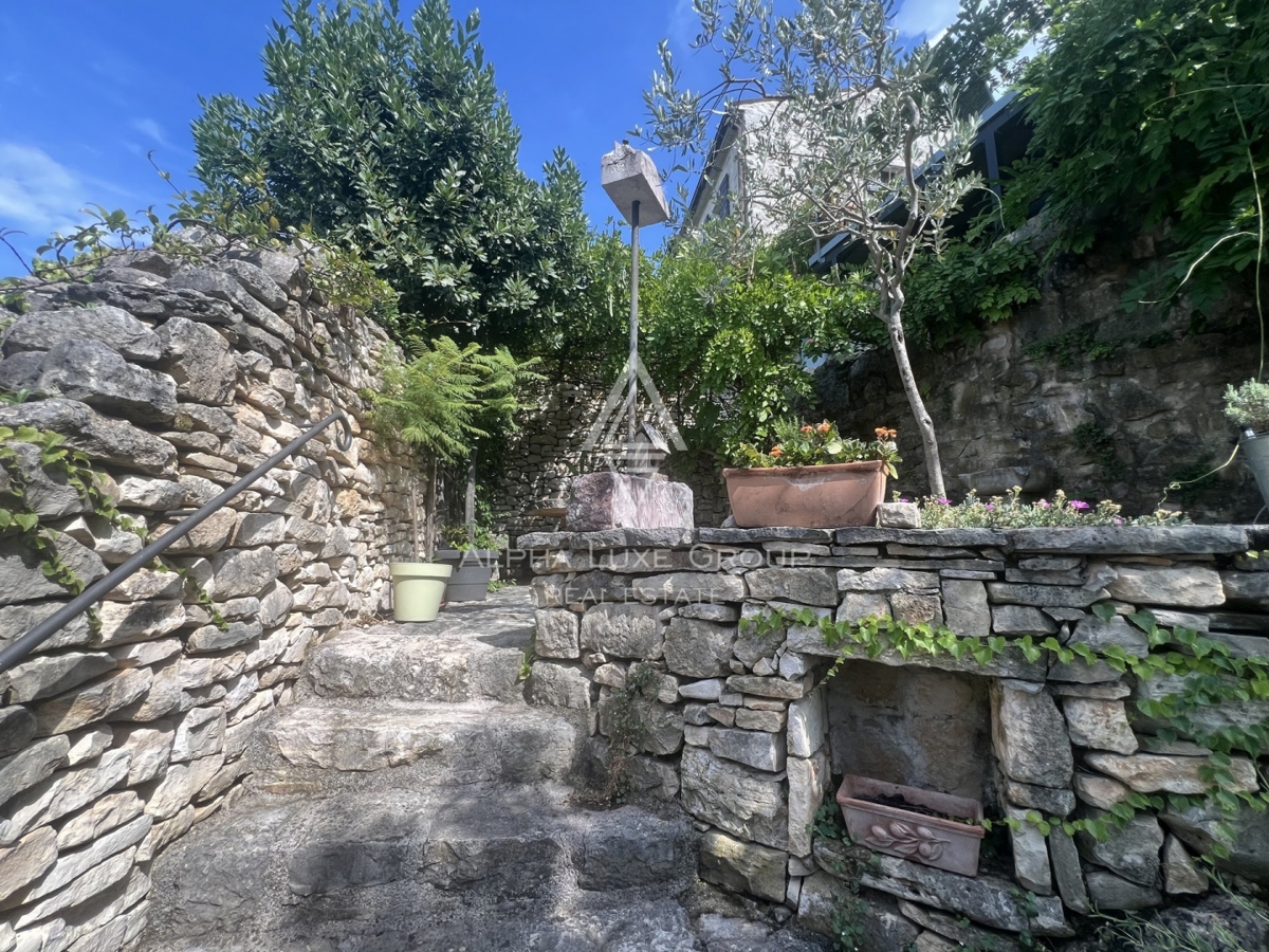 Buje, Istra: Čudovita kamnita vila s panoramskim razgledom naprodaj