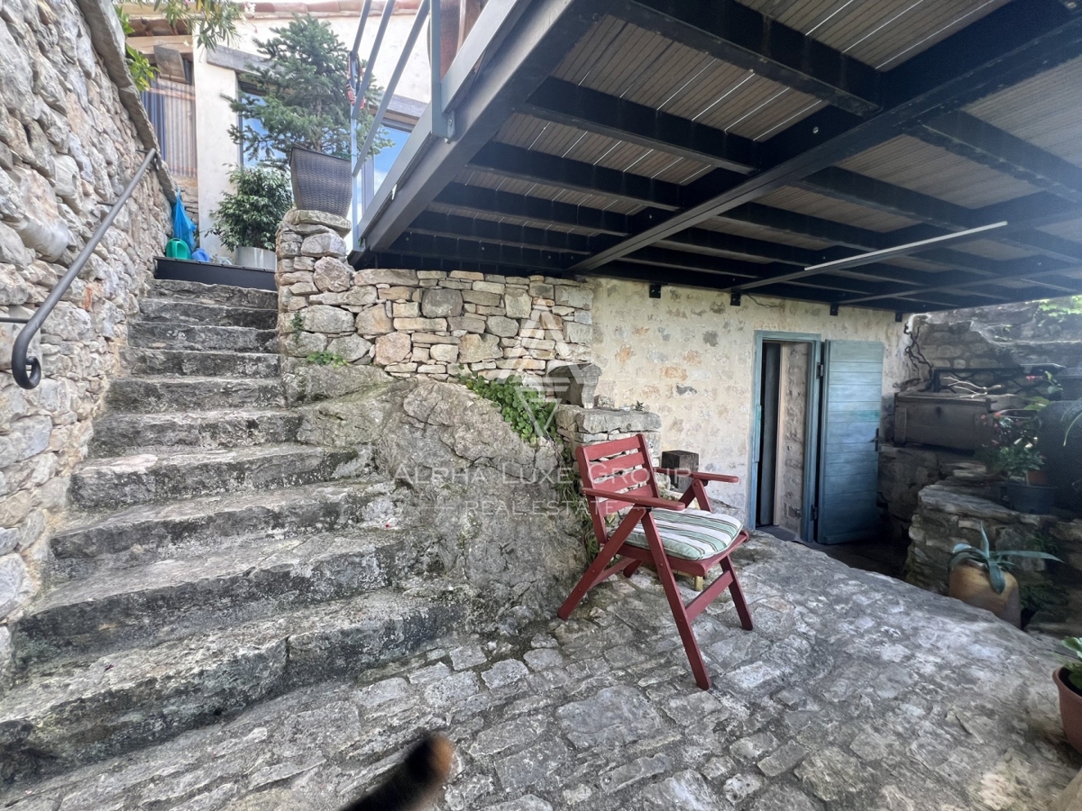 Buje, Istra: Čudovita kamnita vila s panoramskim razgledom naprodaj