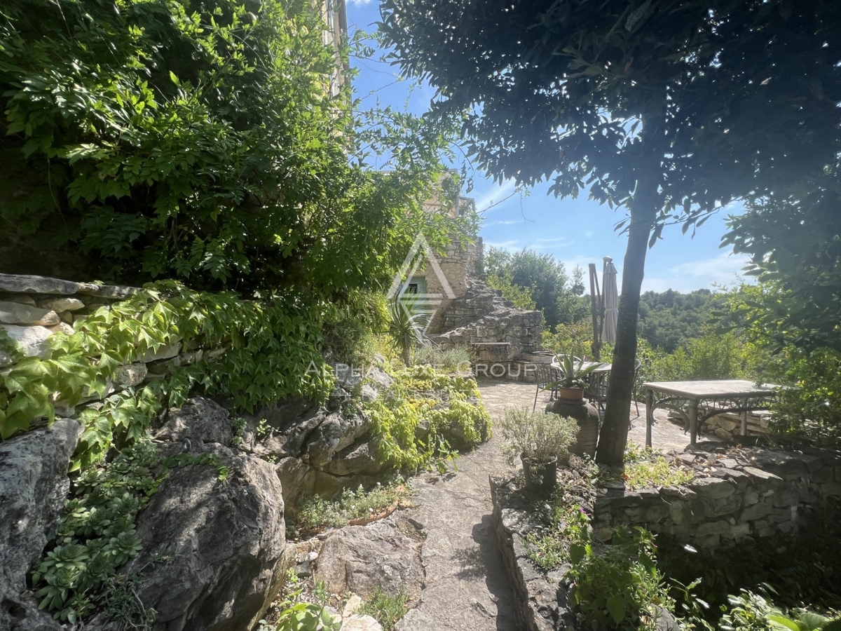 Buje, Istra: Čudovita kamnita vila s panoramskim razgledom naprodaj