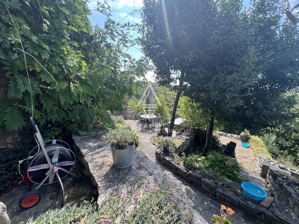 Buje, Istra: Čudovita kamnita vila s panoramskim razgledom naprodaj