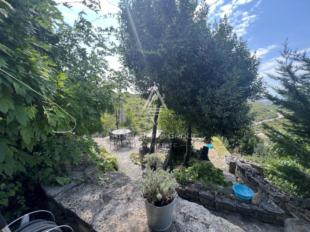 Buje, Istra: Čudovita kamnita vila s panoramskim razgledom naprodaj