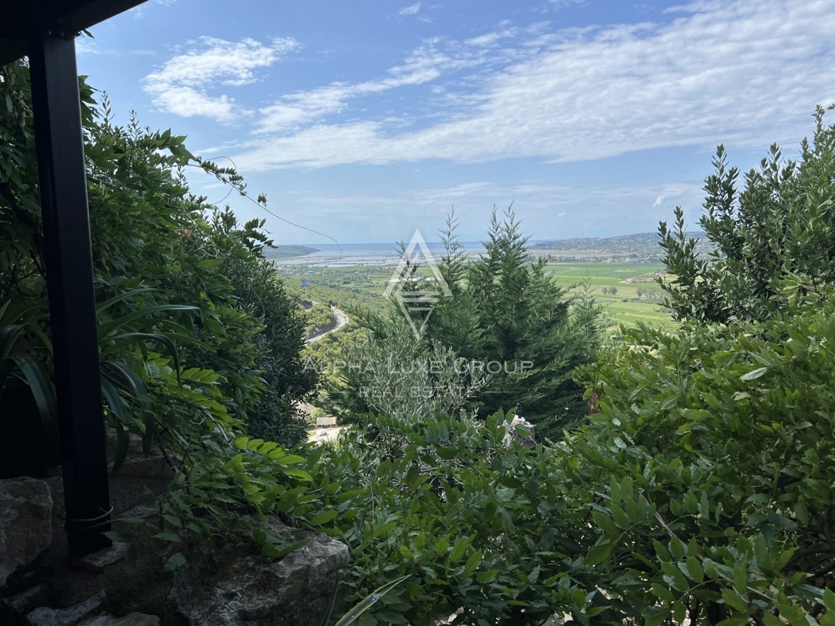 Buje, Istra: Čudovita kamnita vila s panoramskim razgledom naprodaj