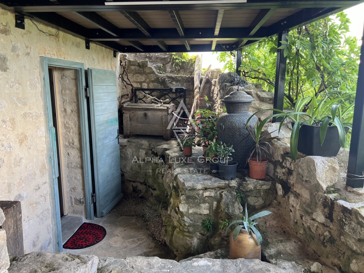 Buje, Istra: Čudovita kamnita vila s panoramskim razgledom naprodaj