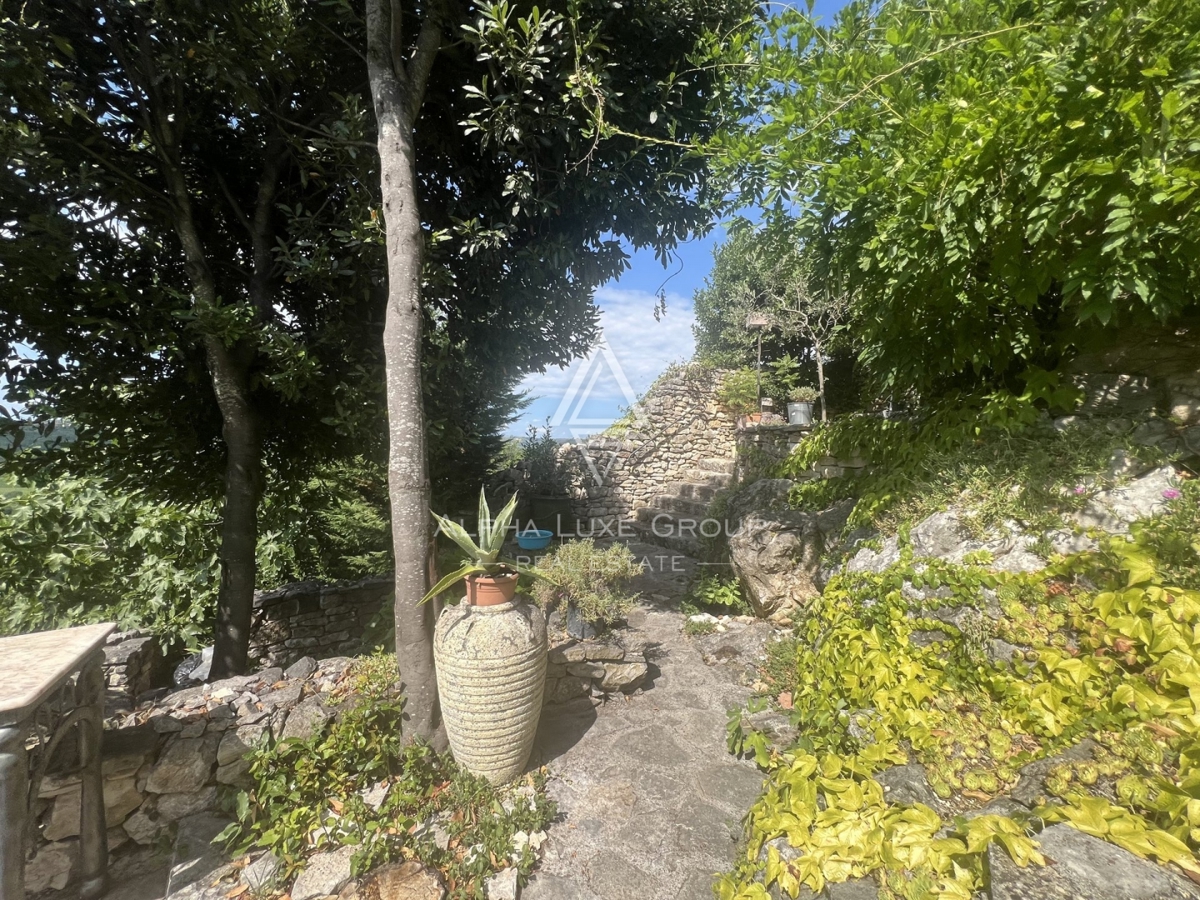 Buje, Istra: Čudovita kamnita vila s panoramskim razgledom naprodaj