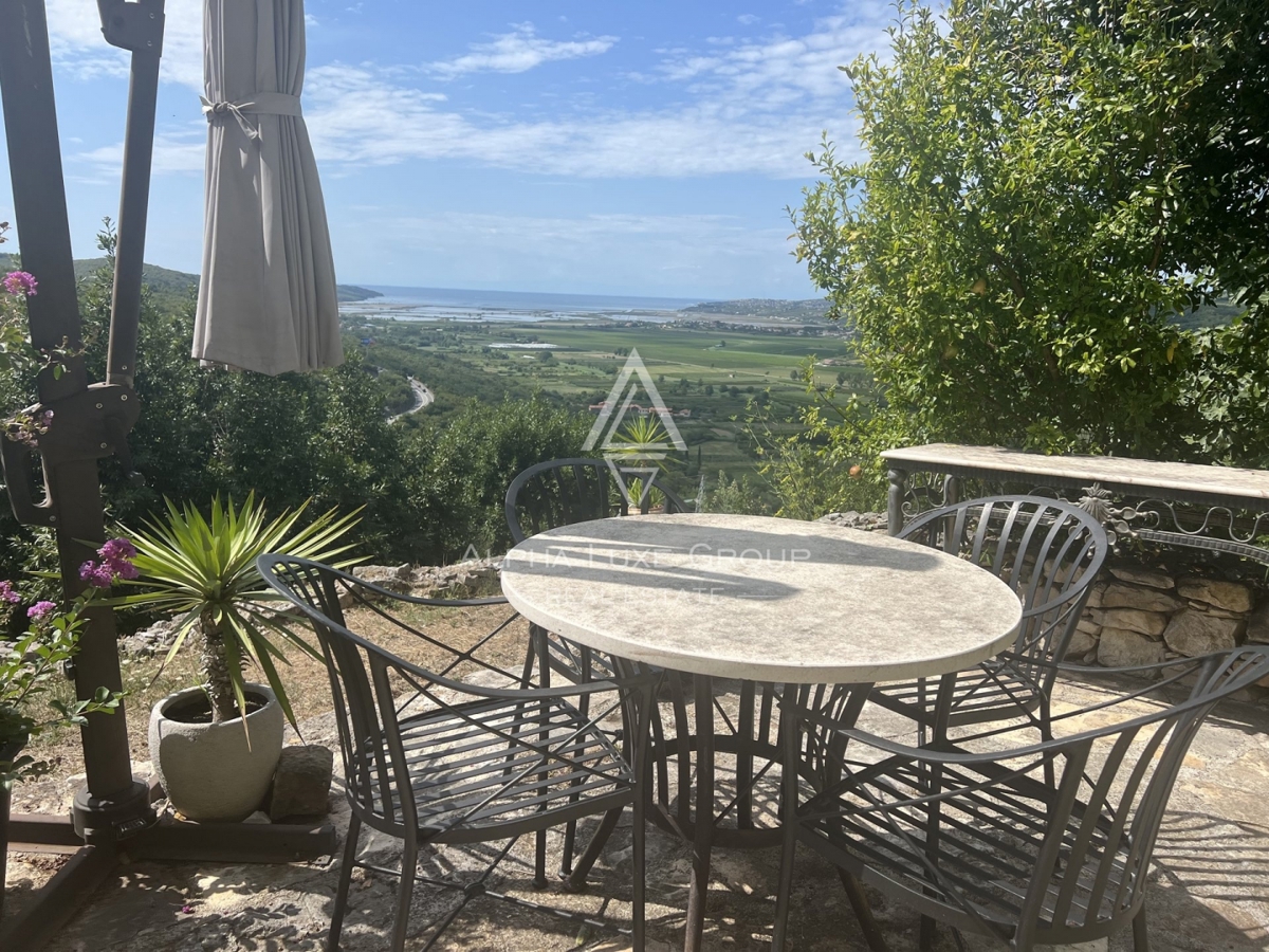 Buje, Istra: Čudovita kamnita vila s panoramskim razgledom naprodaj
