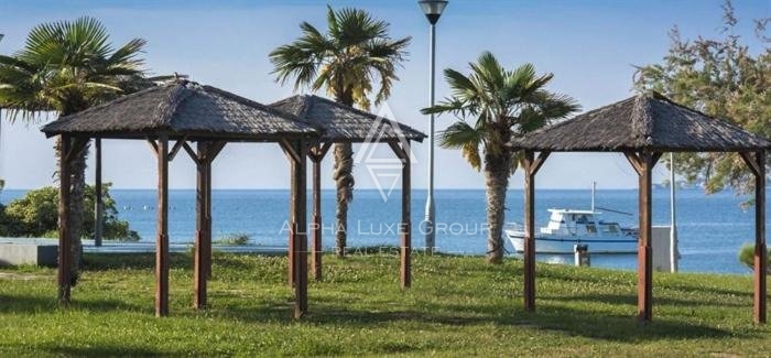 Umag in okolica: Odlična investicijska priložnost s poslovno stavbo in apartmajsko hišo