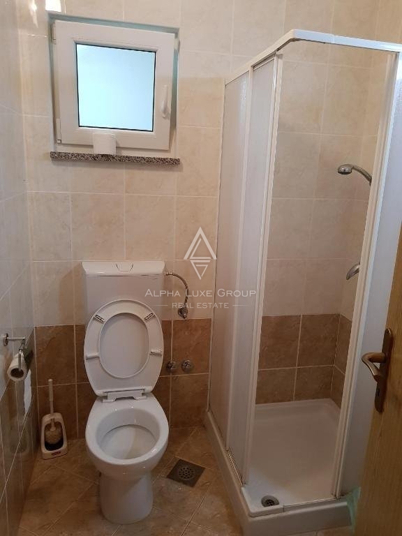 Umag in okolica: Odlična investicijska priložnost s poslovno stavbo in apartmajsko hišo