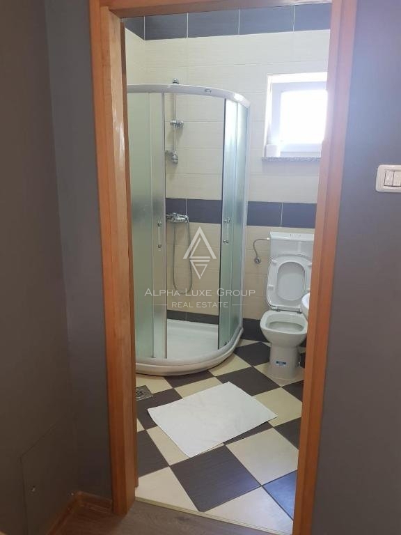 Umag in okolica: Odlična investicijska priložnost s poslovno stavbo in apartmajsko hišo