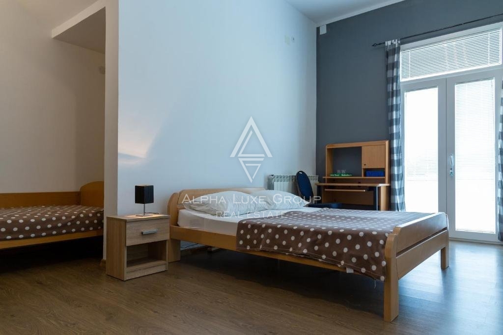 Umag in okolica: Odlična investicijska priložnost s poslovno stavbo in apartmajsko hišo