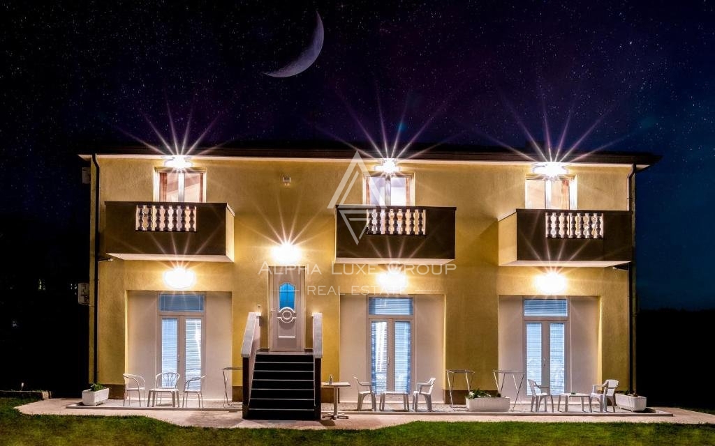 Umag in okolica: Odlična investicijska priložnost s poslovno stavbo in apartmajsko hišo