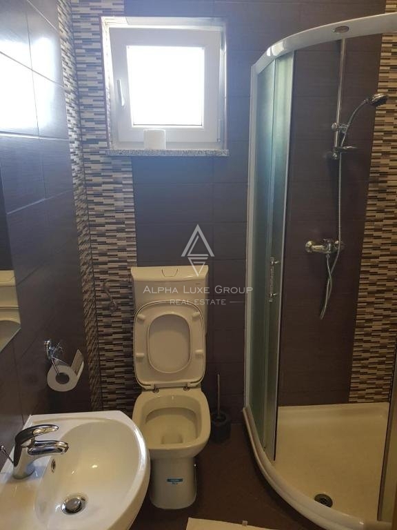 Umag in okolica: Odlična investicijska priložnost s poslovno stavbo in apartmajsko hišo